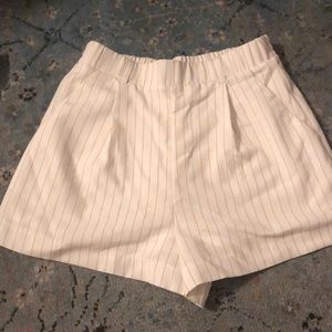 Pinstriped high waisted shorts with pockets!